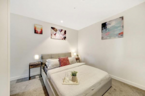 A Chic 2BR Apt Near Southern Cross City Views